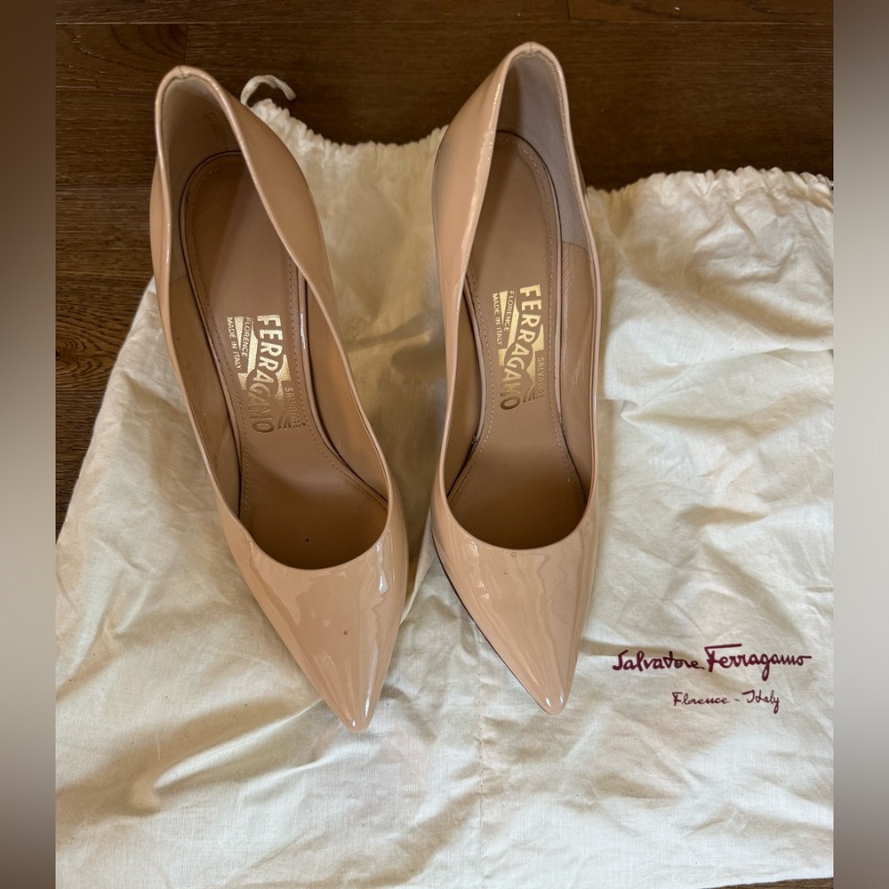 FERRAGAMO PUMPS NUDE WORN ONCE